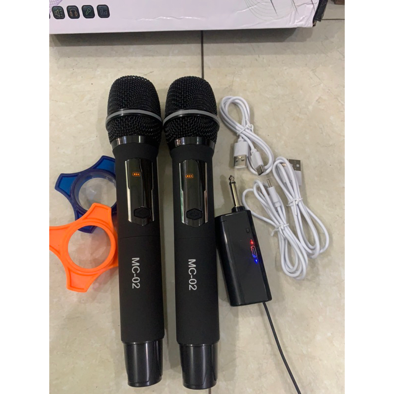 Micro đa năng MC02 dùng cho tất cả các loại loa kéo và âm ly gia đình , tay micro dùng pin xạc
