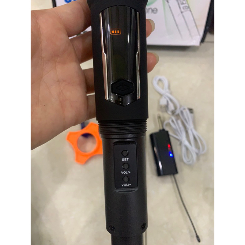 Micro đa năng MC02 dùng cho tất cả các loại loa kéo và âm ly gia đình , tay micro dùng pin xạc