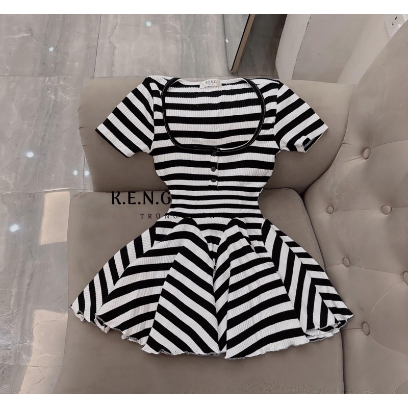 Đầm nút gài cổ U tùng xoè kẻ sọc kem quần xinh xắn ✅