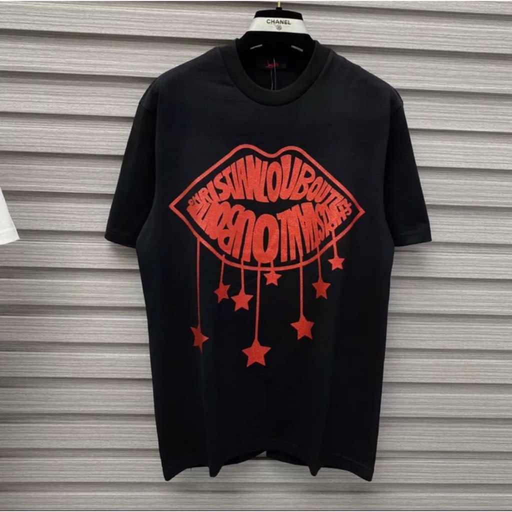 Áo Phông Nam Louboutin Hình Môi đỏ Kim Tuyến Siêu Hot - Áo Thun Nam Nữ Louboutin Hình Môi Cao Cấp hot trend 2023