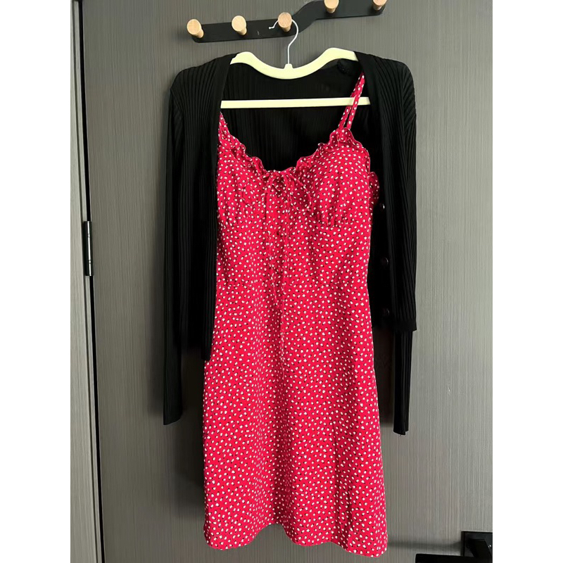 Váy hai dây đỏ chấm bi Triệu Lộ Tư  2 loại sexy ngọt ngào