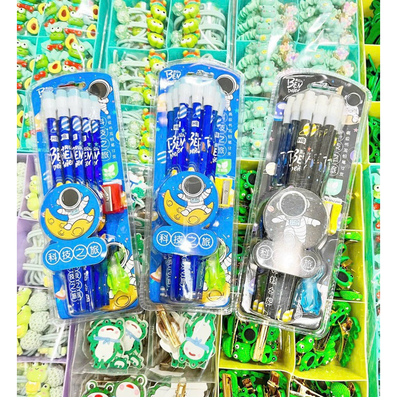 Vỉ 12 Bút Chì HB Gấu Dâu LOTSO Đầu Gôm Kèm Chuốt Bút Chì Và Định Vị Tay Cầm Bút