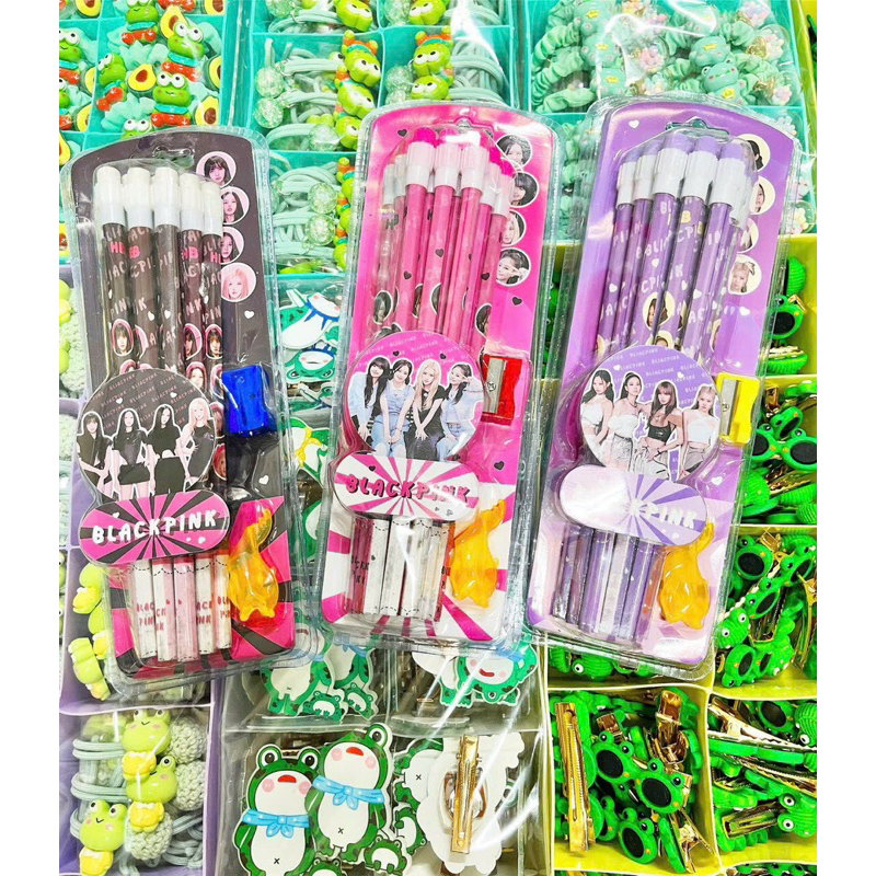 Vỉ 12 Bút Chì HB Gấu Dâu LOTSO Đầu Gôm Kèm Chuốt Bút Chì Và Định Vị Tay Cầm Bút