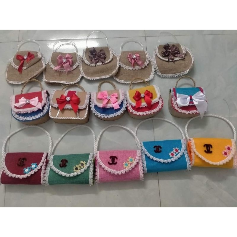 Túi băng vải nỉ  có  chi tiết rời  giúp trẻ rèn kỹ năng cơ bản