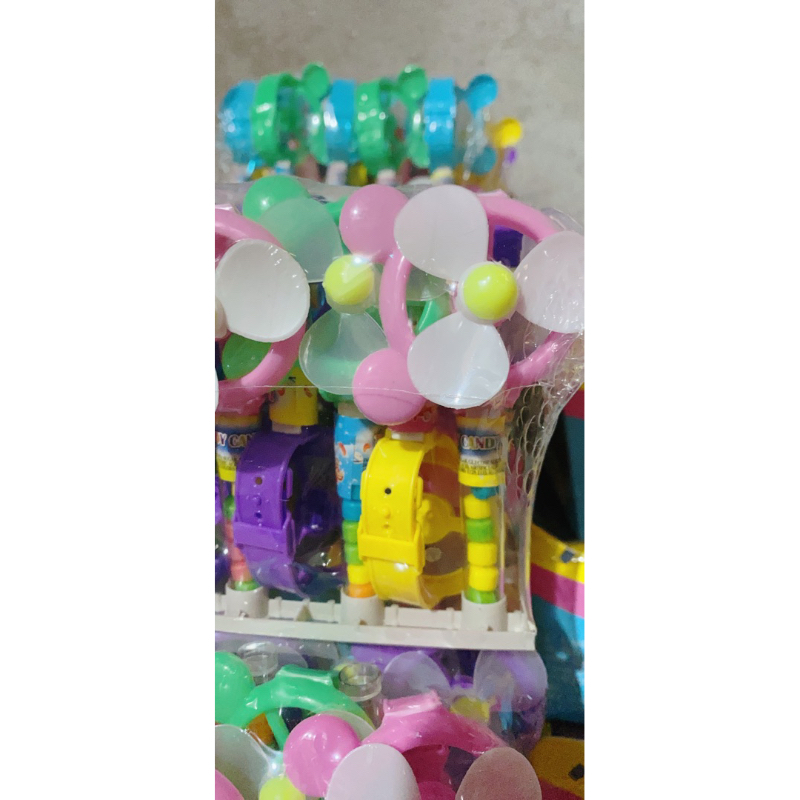 Khay 30 cây kẹo xê kèm đồ chơi chong chóng