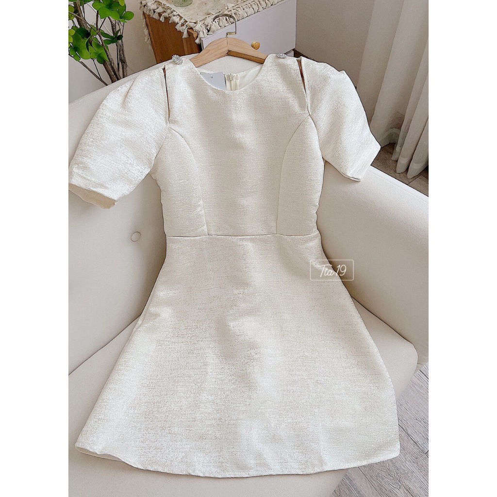 Váy gấm cutout đính đá Alma Tia19. Đầm đính đá