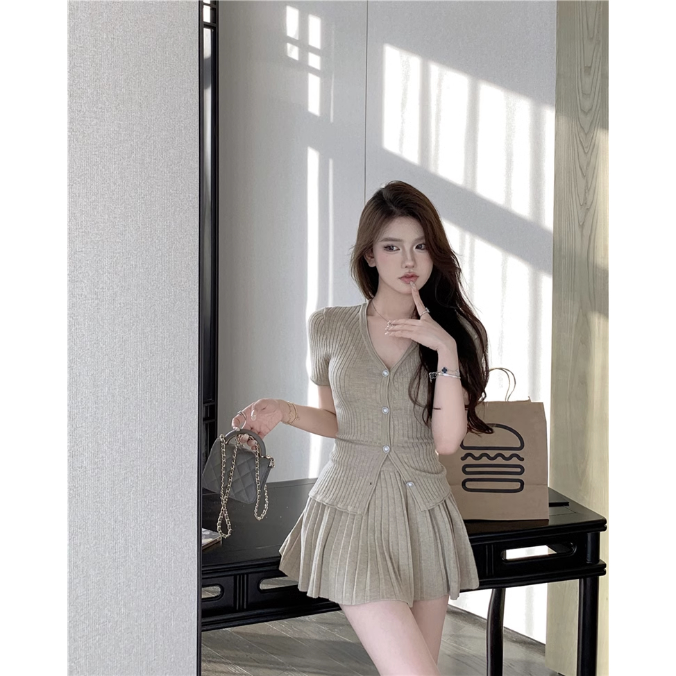 Set áo ngắn tay kèm chân váy xếp ly hàng thiết kế Quảng Châu loại đẹp