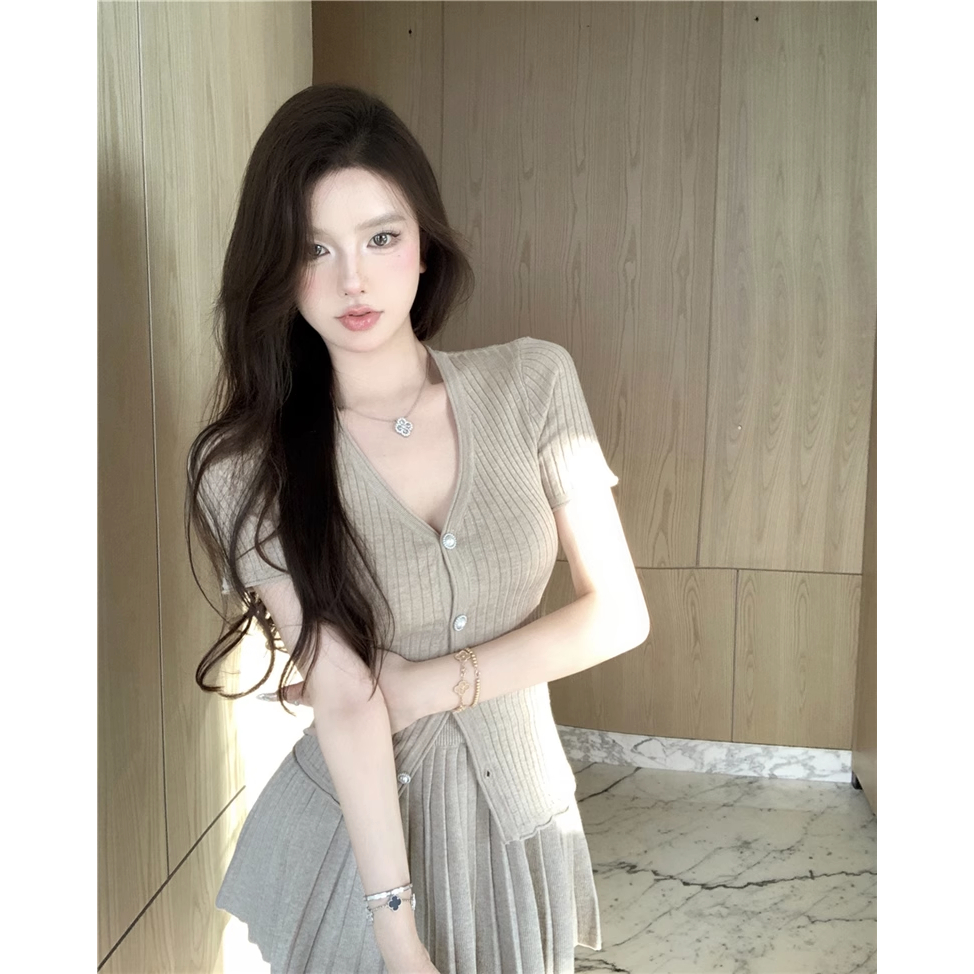 Set áo ngắn tay kèm chân váy xếp ly hàng thiết kế Quảng Châu loại đẹp