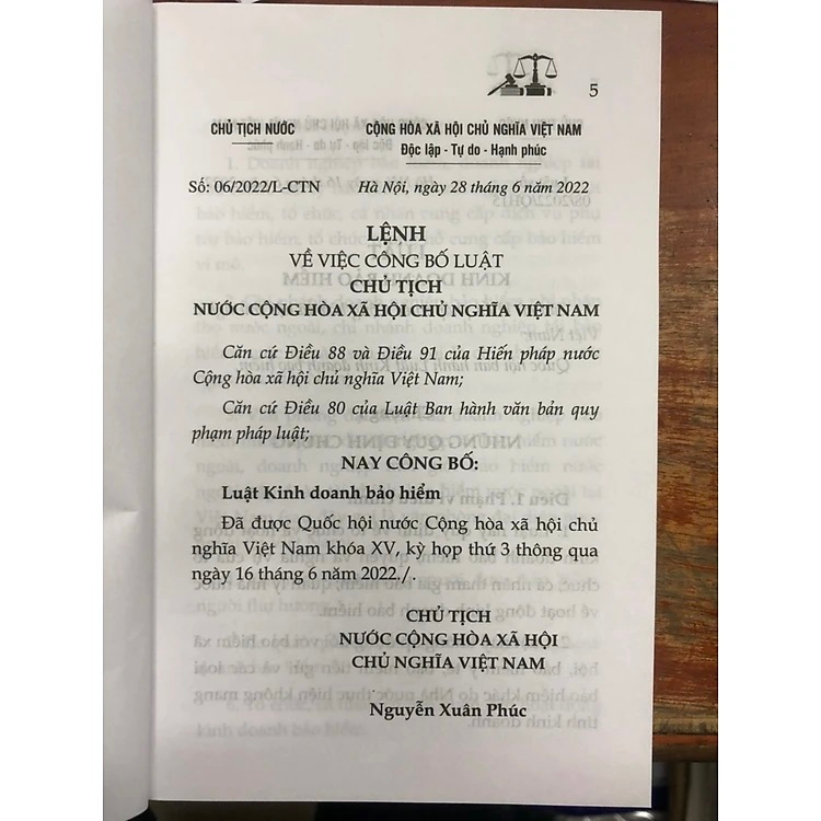 Sách - Luật Kinh Doanh Bảo Hiểm Năm 2022 | BigBuy360 - bigbuy360.vn