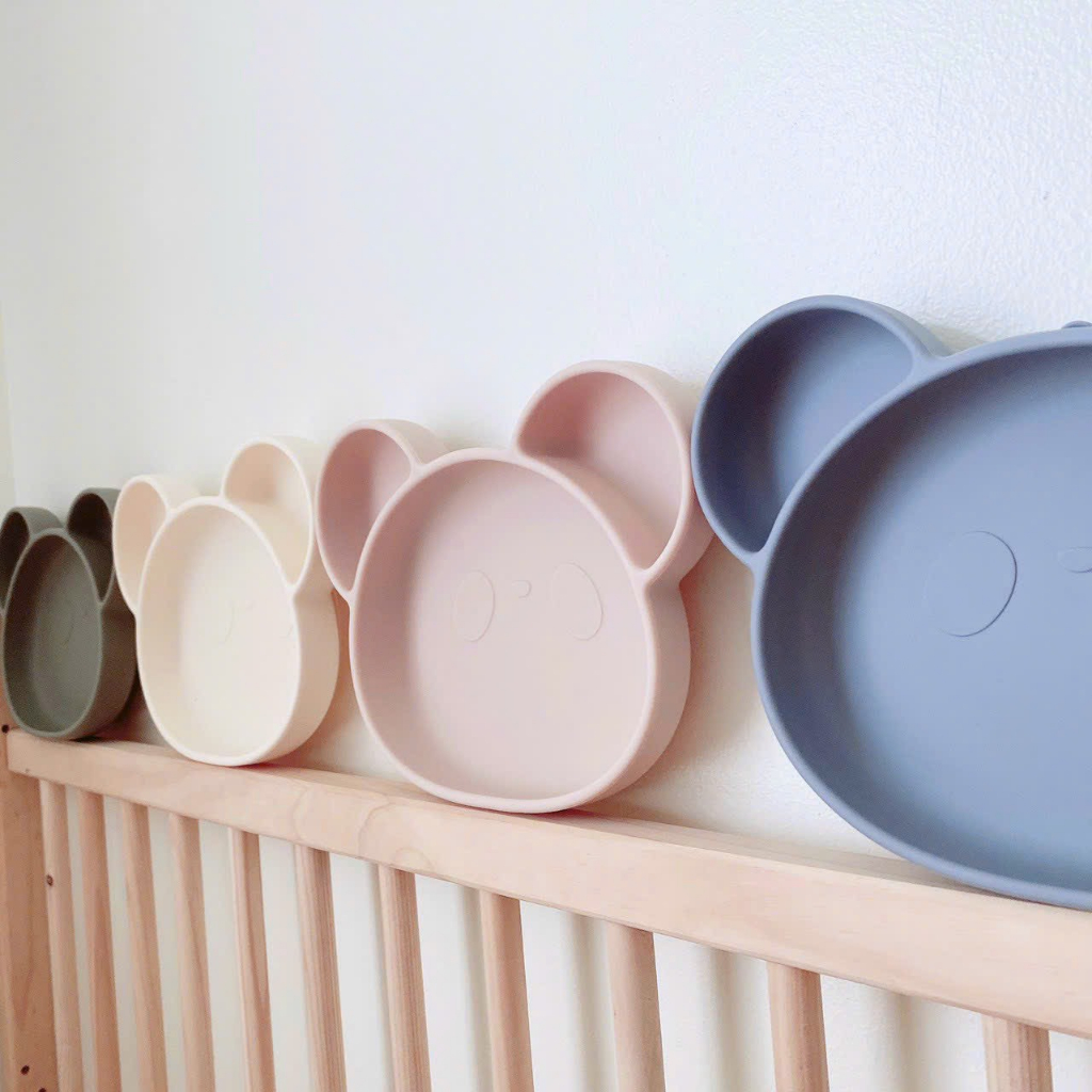 Khay ăn dặm GẤU Barrot được làm bằng chất liệu platinum silicone cao cấp chia ngăn có đế siêu hít không nắp mới nhất2023