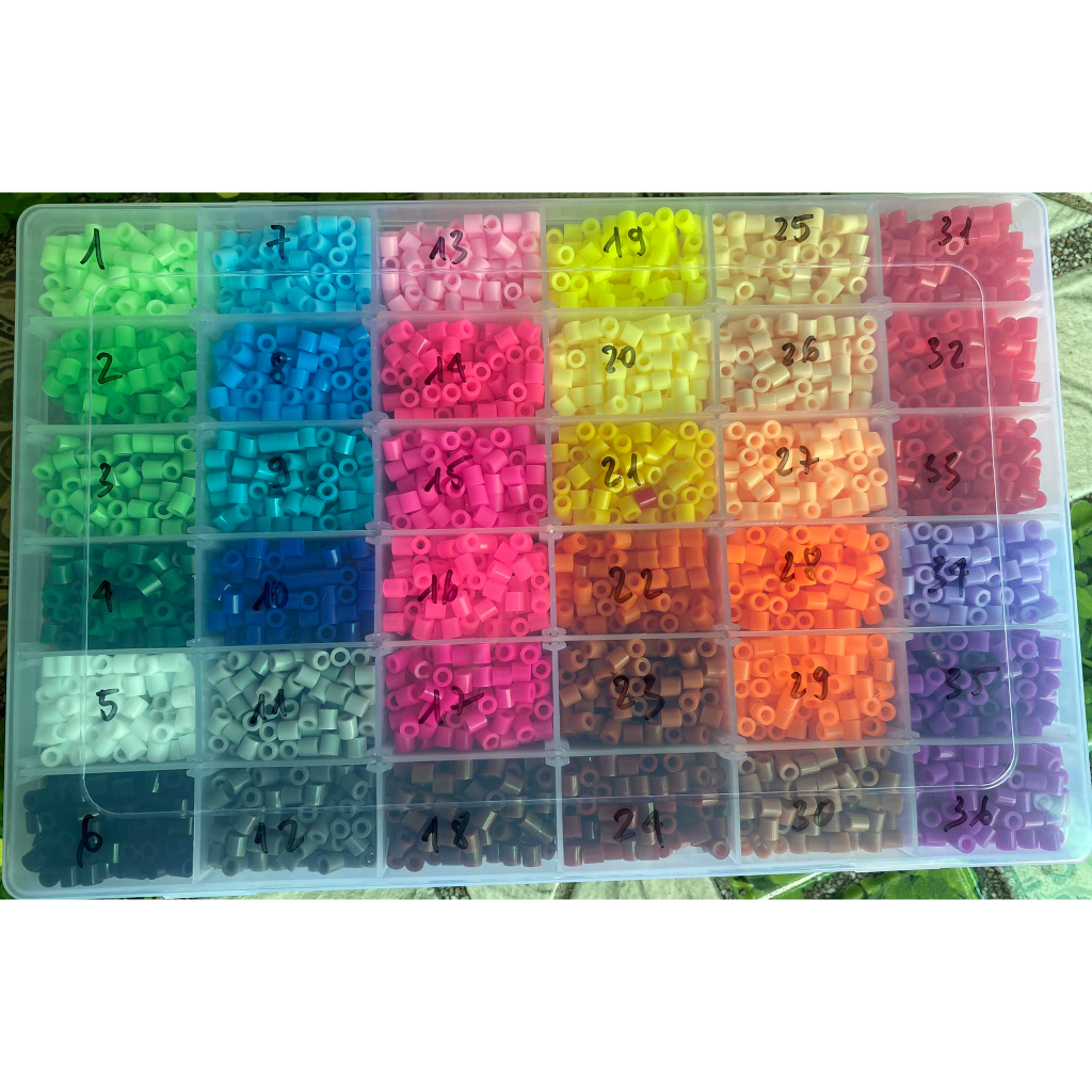 Vòng đeo chân chim gồm 36 màu sắc khác nhau