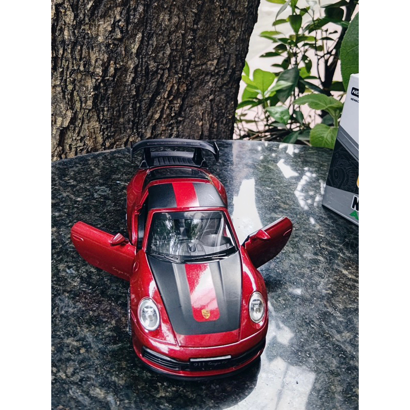 Mô hình xe ô tô tỉ lệ 1:32, siêu xe mô hình Porche, BMW, Audi, Ferrari khung thép chắc chắc, chi tiết như xe thật