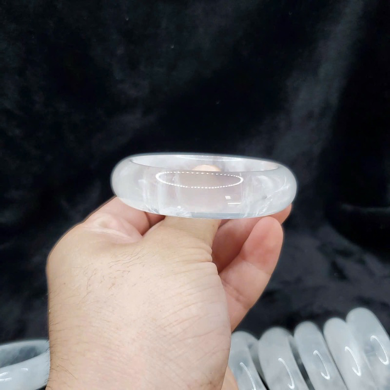 Vòng bản liền thach anh trắng vân mây bản to