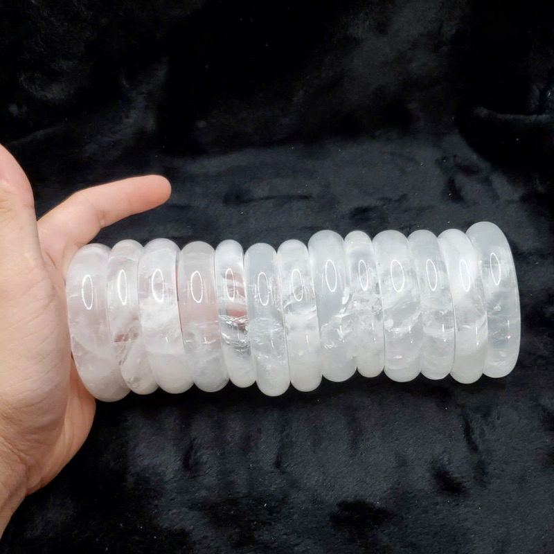 Vòng bản liền thach anh trắng vân mây bản to