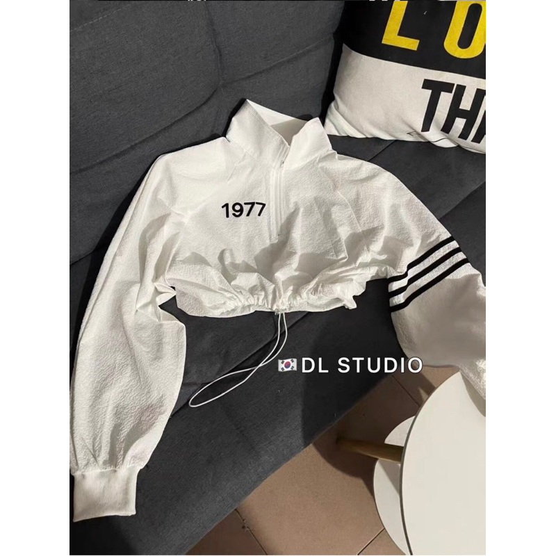 Áo khoác dù form lưng  Áo khoác lững chất dù gió hai lớp dày dặng hot trend có khoá kéo 3 sọc thêu chữ 1977