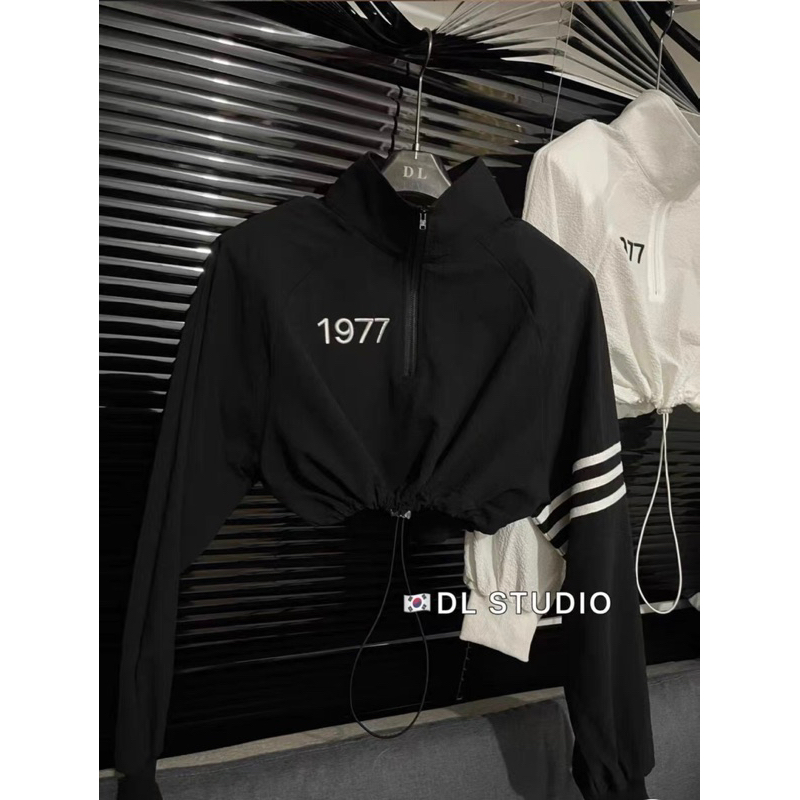 Áo khoác dù form lưng  Áo khoác lững chất dù gió hai lớp dày dặng hot trend có khoá kéo 3 sọc thêu chữ 1977
