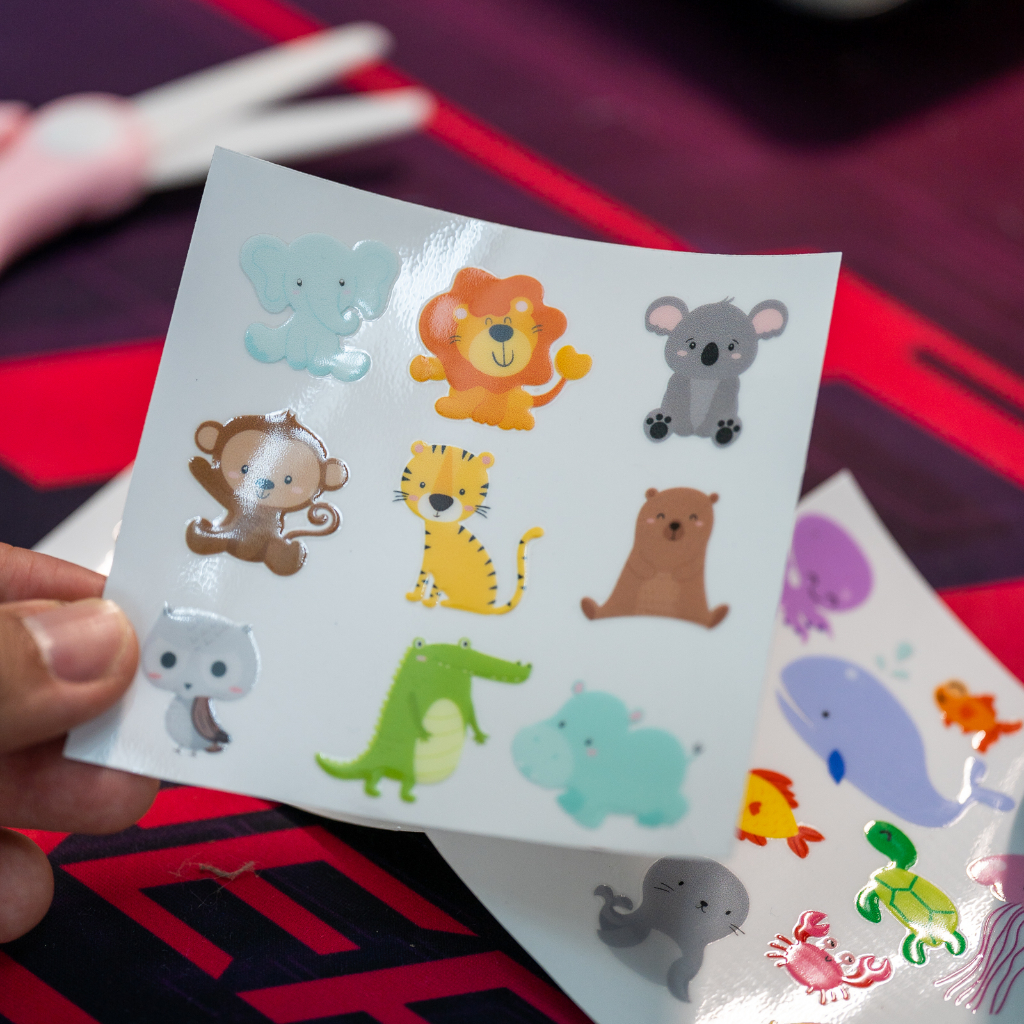 Sticker UV DTF chống nước trang trí bình nước, chén ăn cho bé