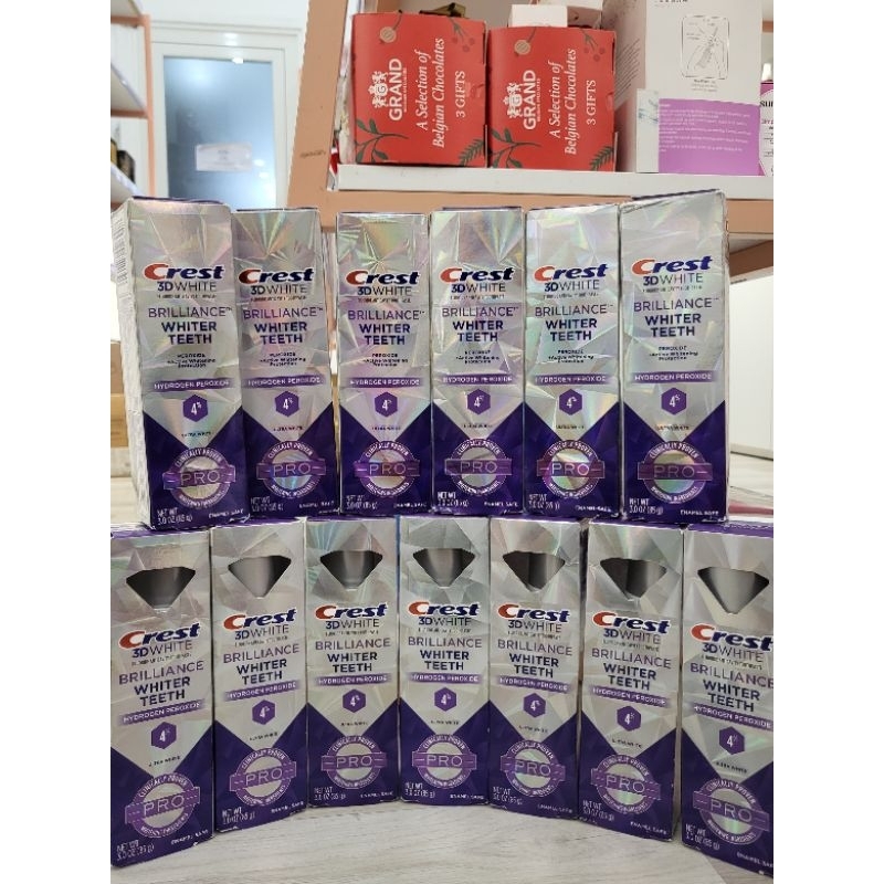 KEM ĐÁNH RĂNG CREST 3D WHITE BRILLIANCE PRO ULTRA WHITE TOOTHPASTE 85G