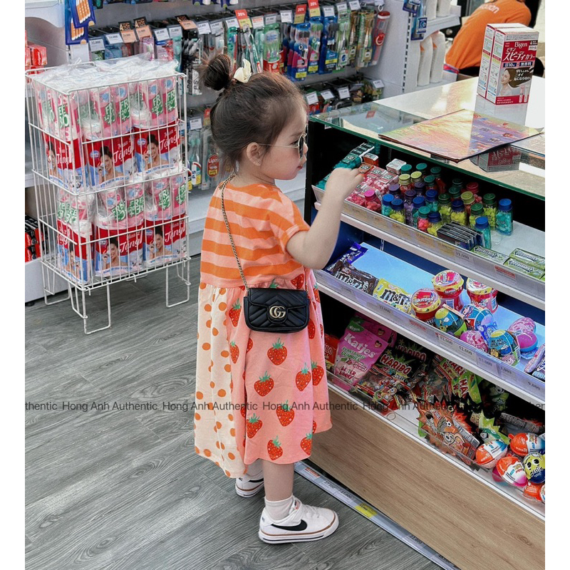 Đầm cam hoạ tiết dâu siu xinh cho bé iuu