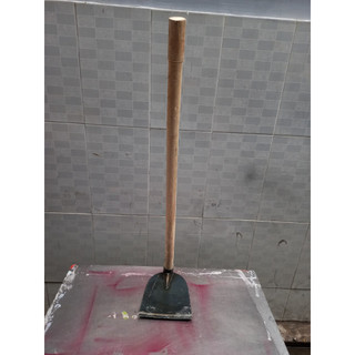 Cuốc đào đất cán gỗ dài 95 cm lưỡi cuốc to