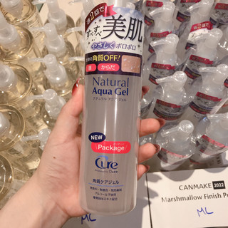 Tẩy da chết Cure Natural Aqua Gel