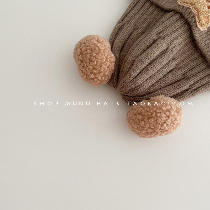Mũ nón len bịt tai mùa đông cho bé đính hình gấu tai bông