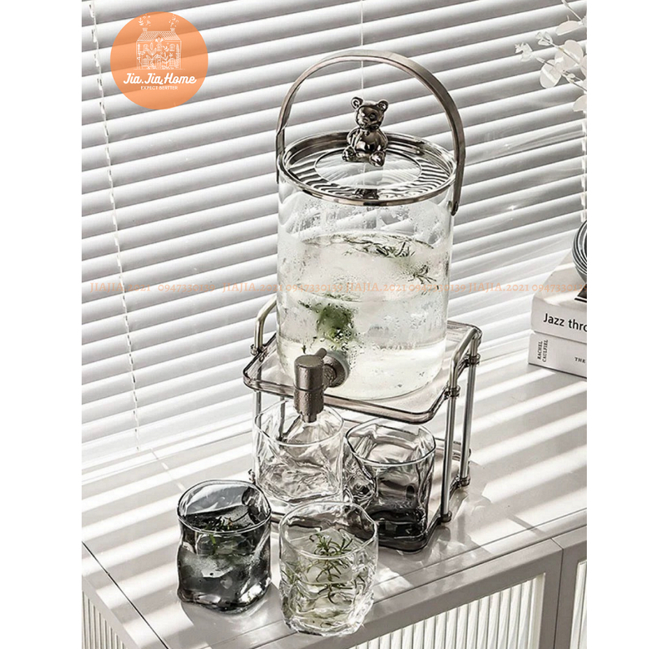 Giá + Bình nước thủy tinh nắp Gấu bạc + 4 cốc van đóng mở - Bình nước chờ ở nhà hàng, khách sạn, quá