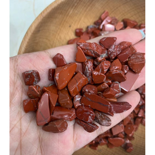 Vụn đá red jasper giúp bình tĩnh, cân bằng