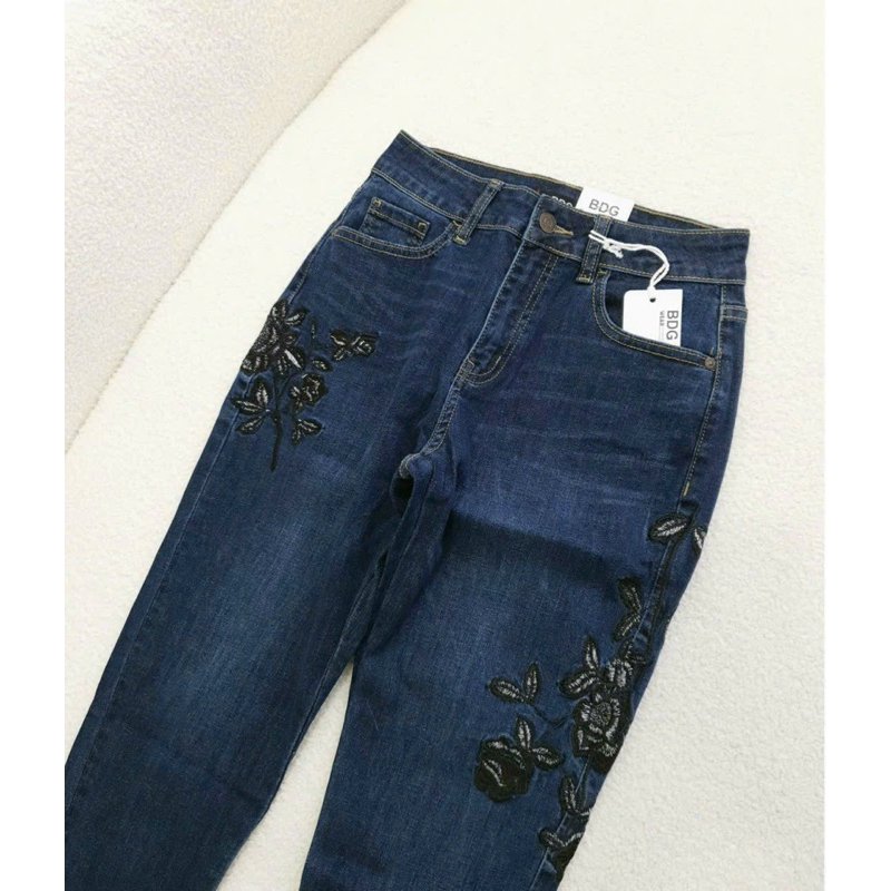 Quần jean baggy thêu