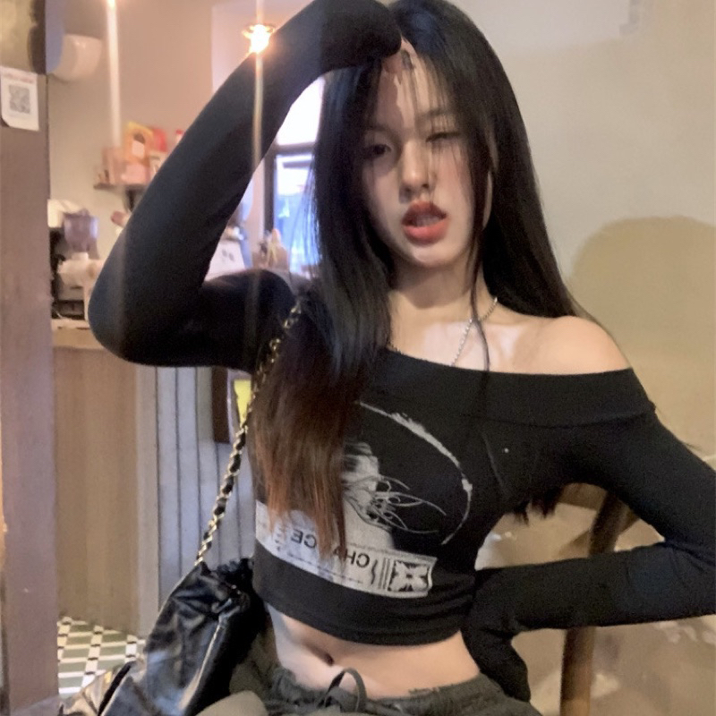 Áo kiểu nữ dài tay trễ vai màu đen in hoạ tiết thời trang nữ Herbi