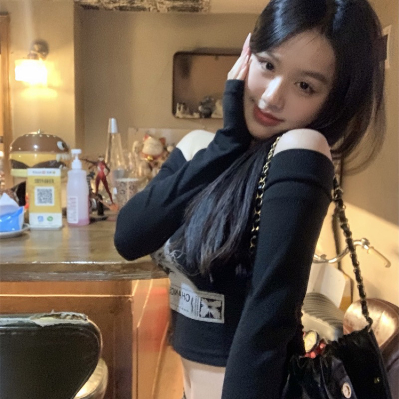 Áo kiểu nữ dài tay trễ vai màu đen in hoạ tiết thời trang nữ Herbi