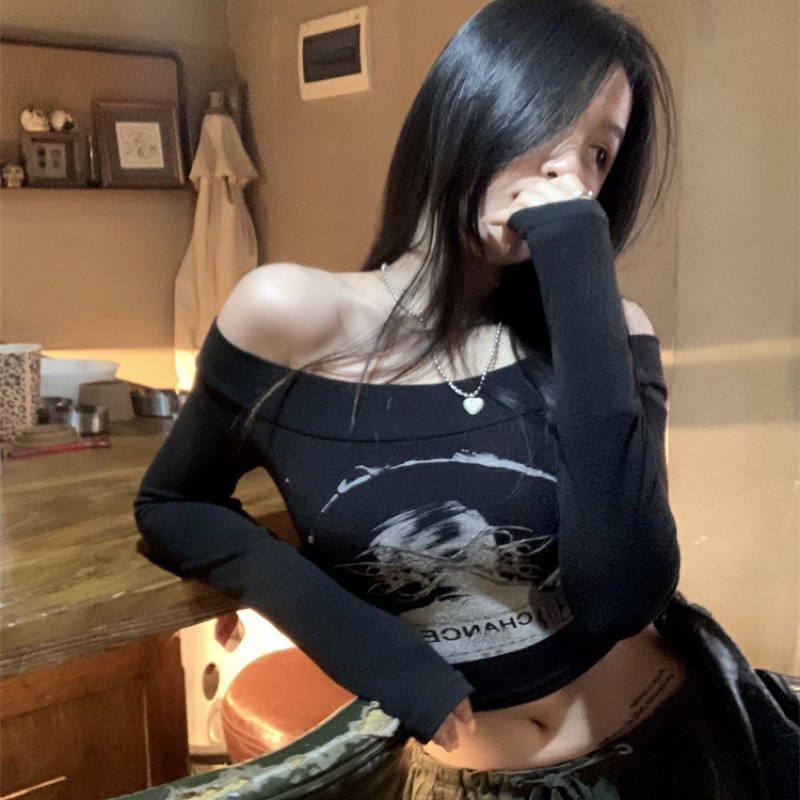 Áo kiểu nữ dài tay trễ vai màu đen in hoạ tiết thời trang nữ Herbi