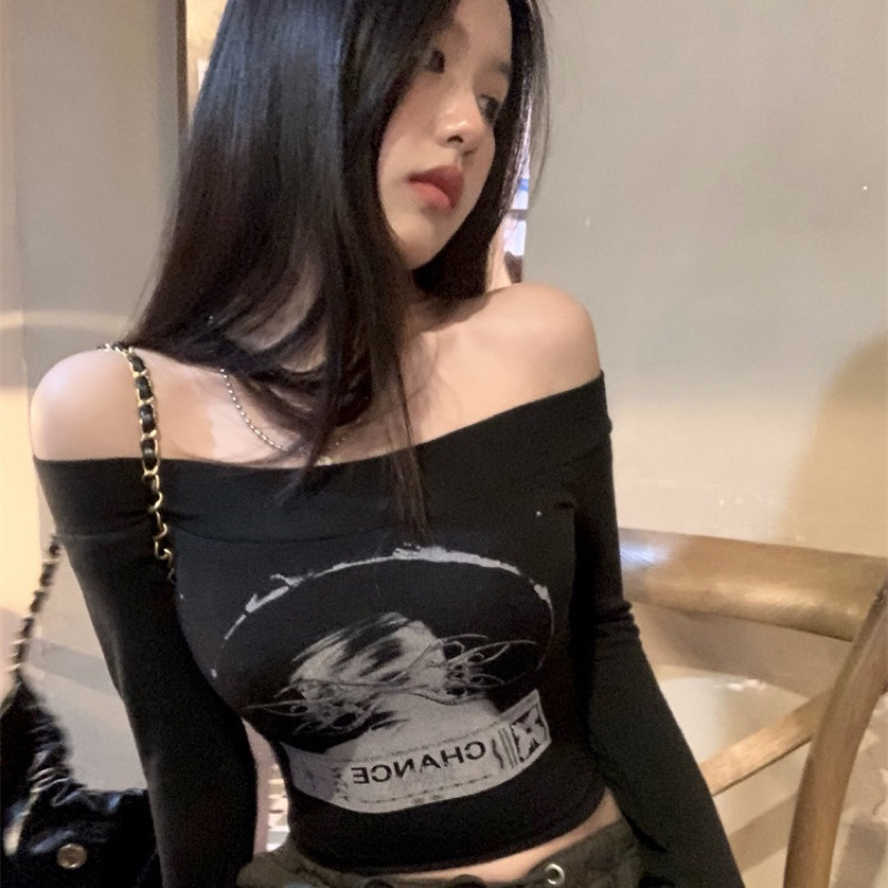 Áo kiểu nữ dài tay trễ vai màu đen in hoạ tiết thời trang nữ Herbi