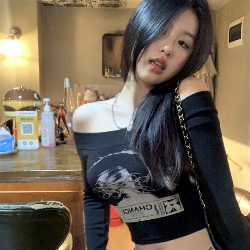 Áo kiểu nữ dài tay trễ vai màu đen in hoạ tiết thời trang nữ Herbi