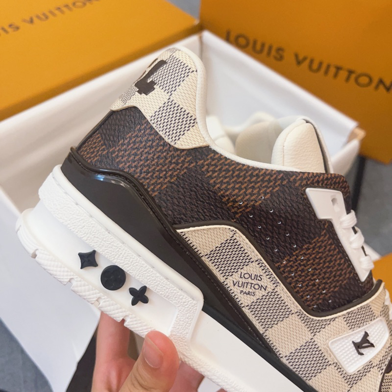 GIÀY L’V TRANER #54 MONORGAM TRẮNG NÂU LAI AU SC