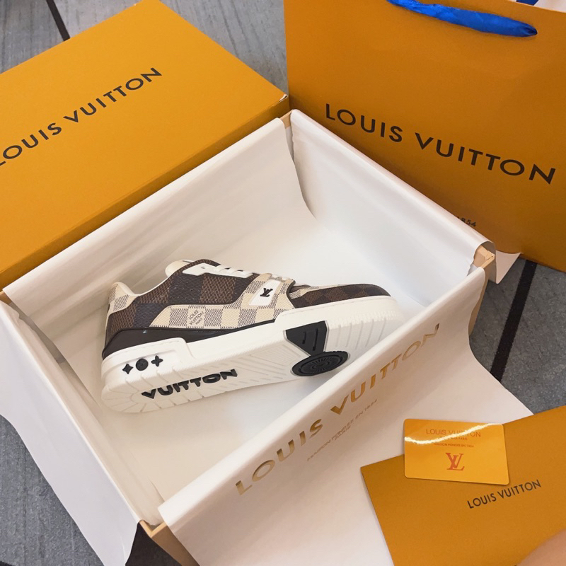 GIÀY L’V TRANER #54 MONORGAM TRẮNG NÂU LAI AU SC