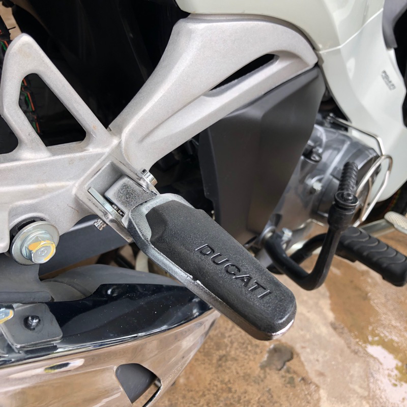 GÁC CHÂN TAKEGAWA NHÔM CNC  CHO TẤT CẢ CÁC DÒNG XE