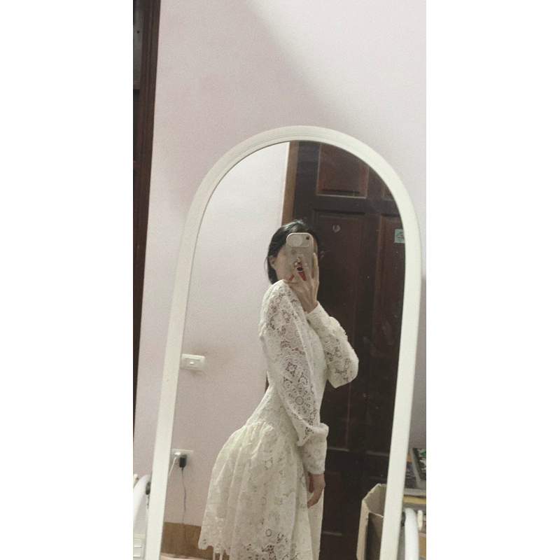 váy ren trắng