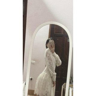 váy ren trắng