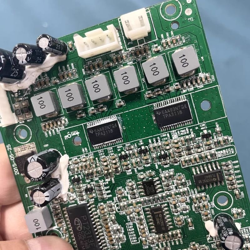 Mạch chức năng âm thanh hai chíp TPA3118