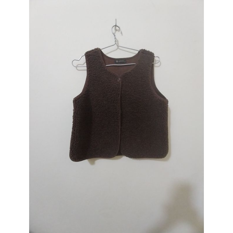 Áo gile lông cừu màu nâu