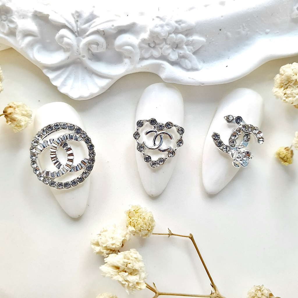 Charm logo thương hiệu charm nail charm đá gắn móng tay móng chân Xoài Nail_Bảng 1.1