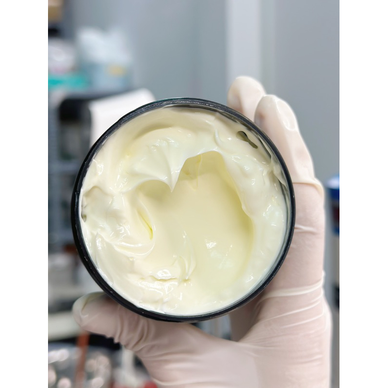 Kem body dưỡng trắng trẻ hoá da RETINOL CREME - Choosebythie