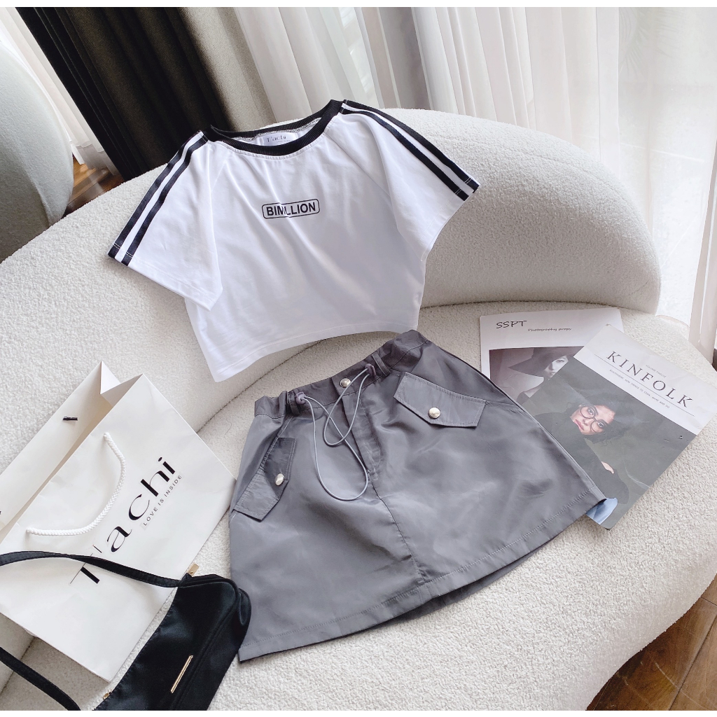 SET ÁO CROPTOP TRẮNG VIỀN ĐEN + CHÂN VÁY XÁM RÚT DÂY