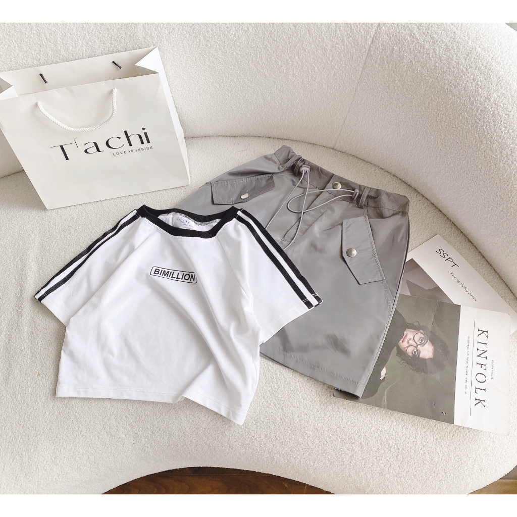 SET ÁO CROPTOP TRẮNG VIỀN ĐEN + CHÂN VÁY XÁM RÚT DÂY