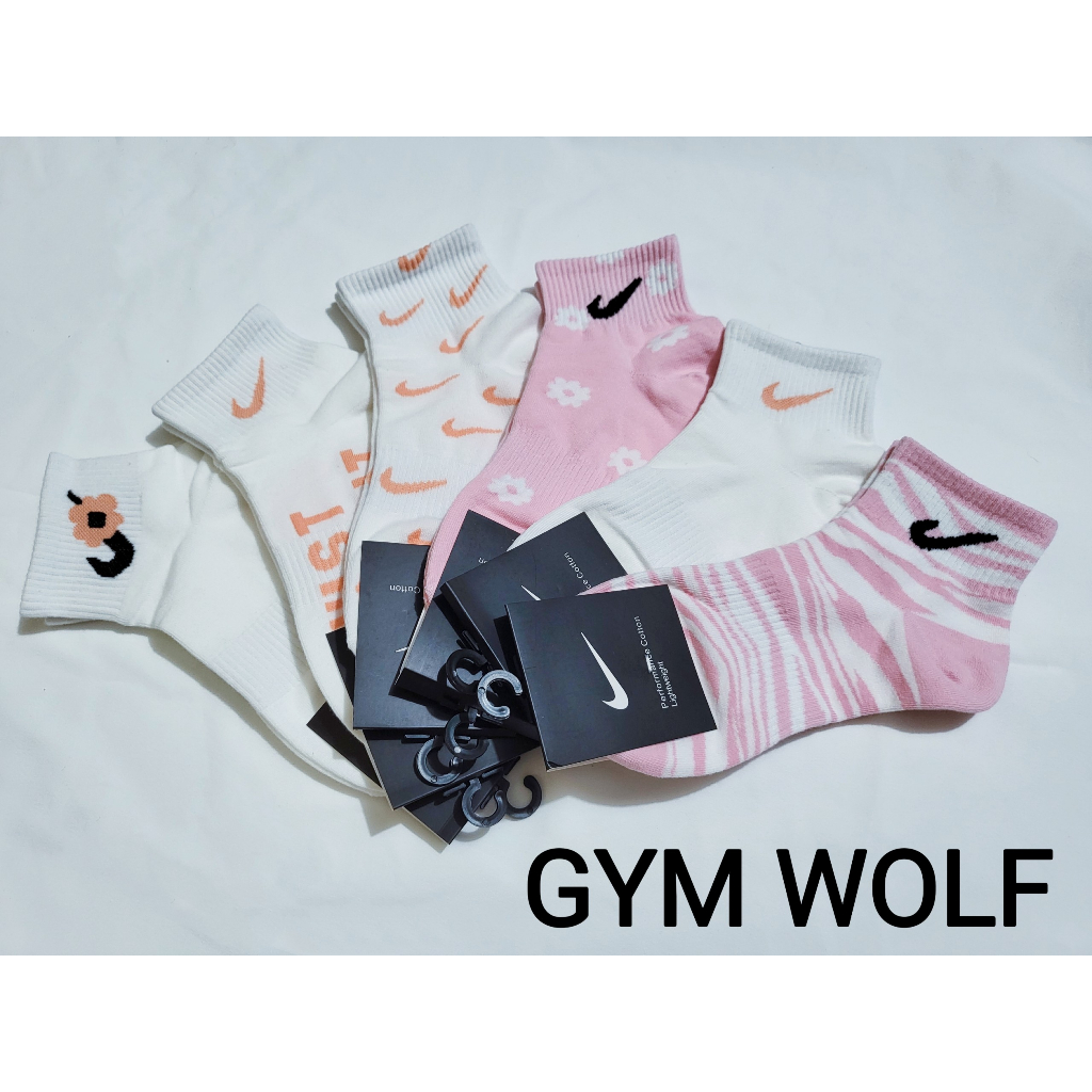 Tất Nike, Vớ Nike hoa anh đào cổ lửng phong cách trẻ trung, năng động.