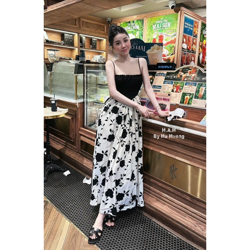 Đầm xoè hai dây tùng váy phối hoa