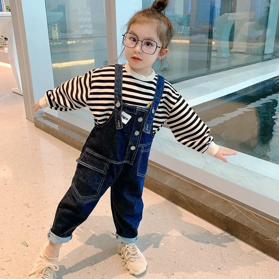 Yếm bò cho bé gái , sét yếm jeans xanh dài kèm áo sọc sành điệu cho bé gái