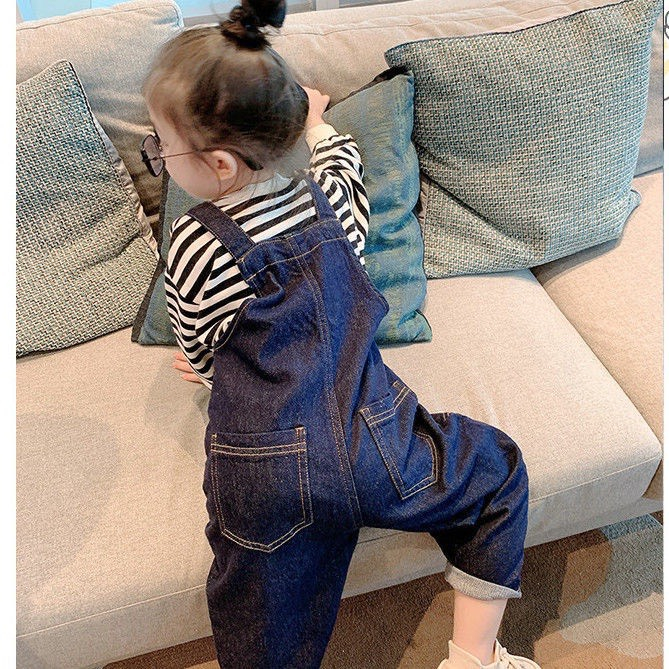 Yếm bò cho bé gái , sét yếm jeans xanh dài kèm áo sọc sành điệu cho bé gái