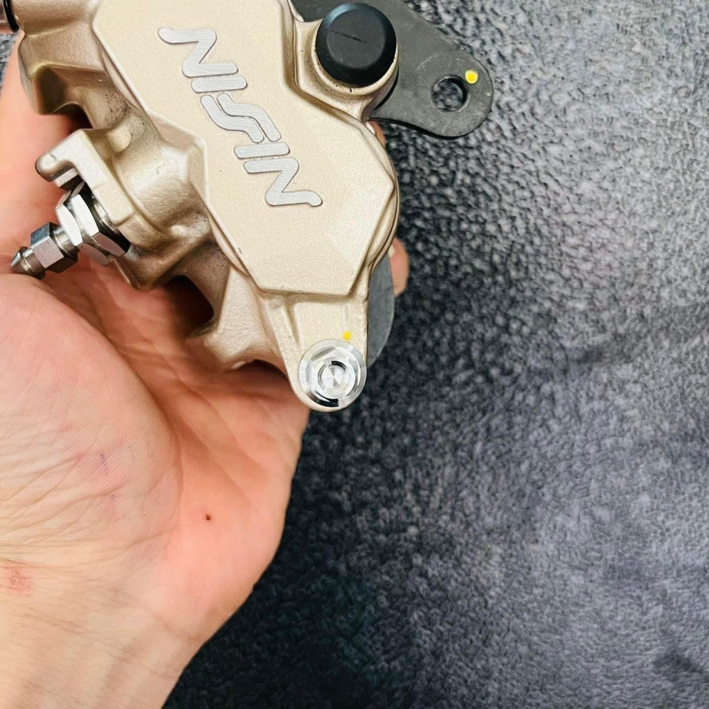 Chốt Giữ  Bố Thắng Inox Salaya Cho Heo Nissin Thái Piston Inox304